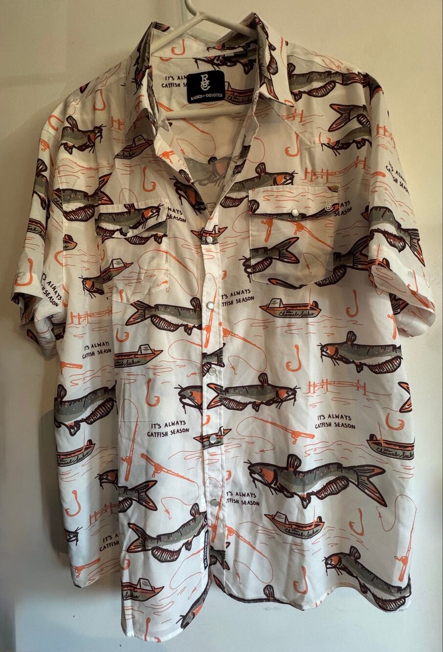 It’s Always Catfish Time! Raised by Coyotes Shirt Men XL Short Sleeve Pearl Snap